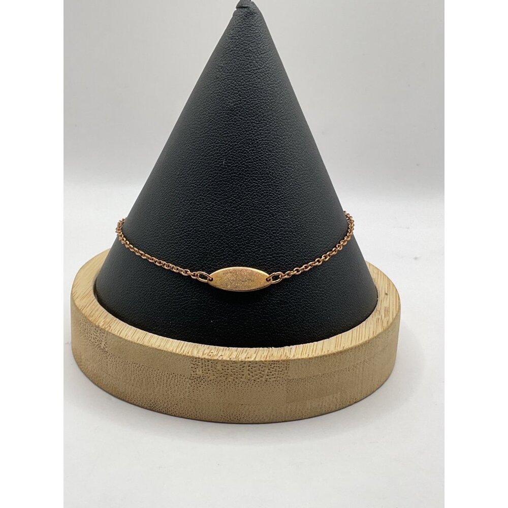 Gold Tone Chain Bracelet With Oval Plate Spring Ring Closure